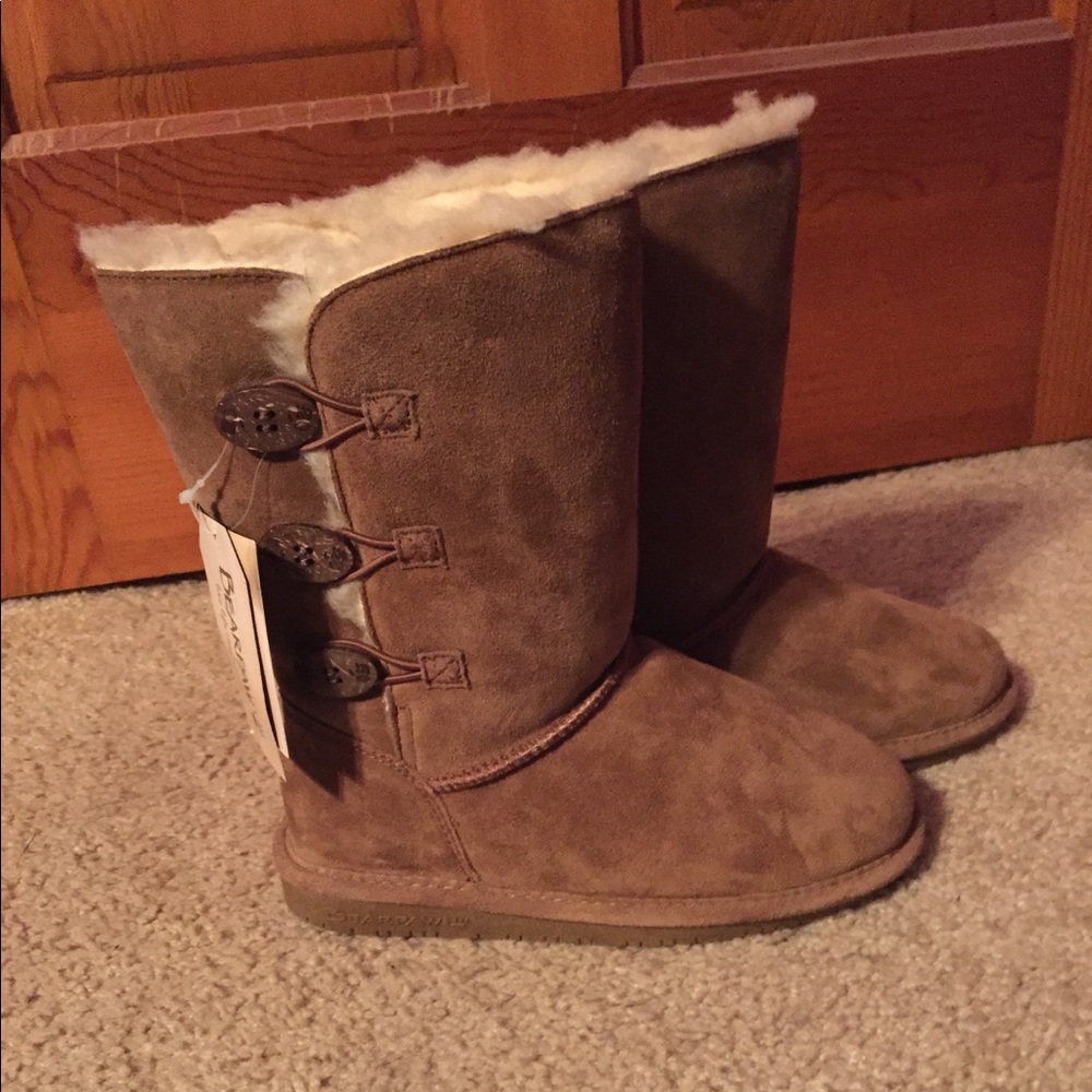 NWT Bearpaw Boots with fur lining